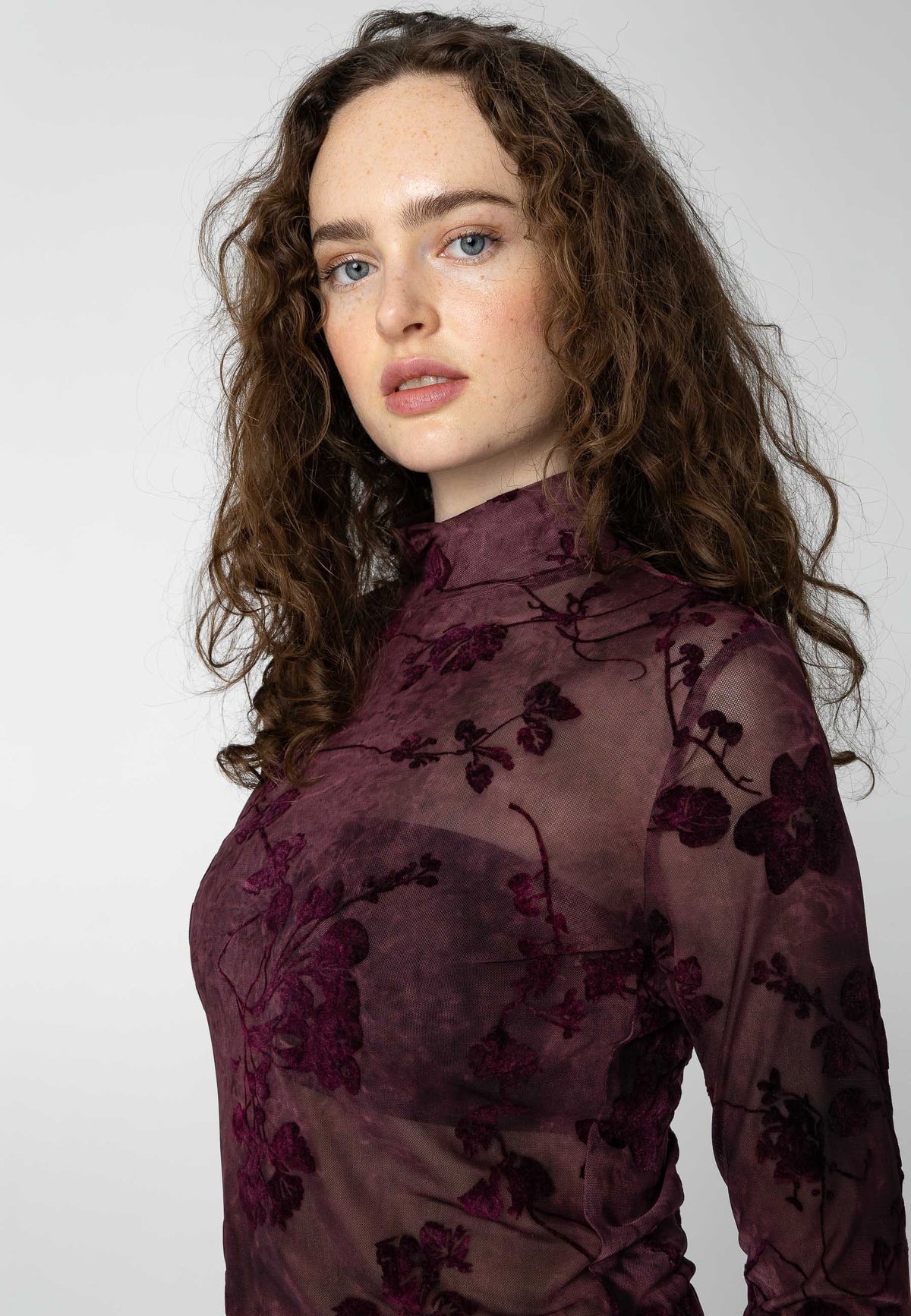 Eve Mesh Turtleneck Bordeaux Flower