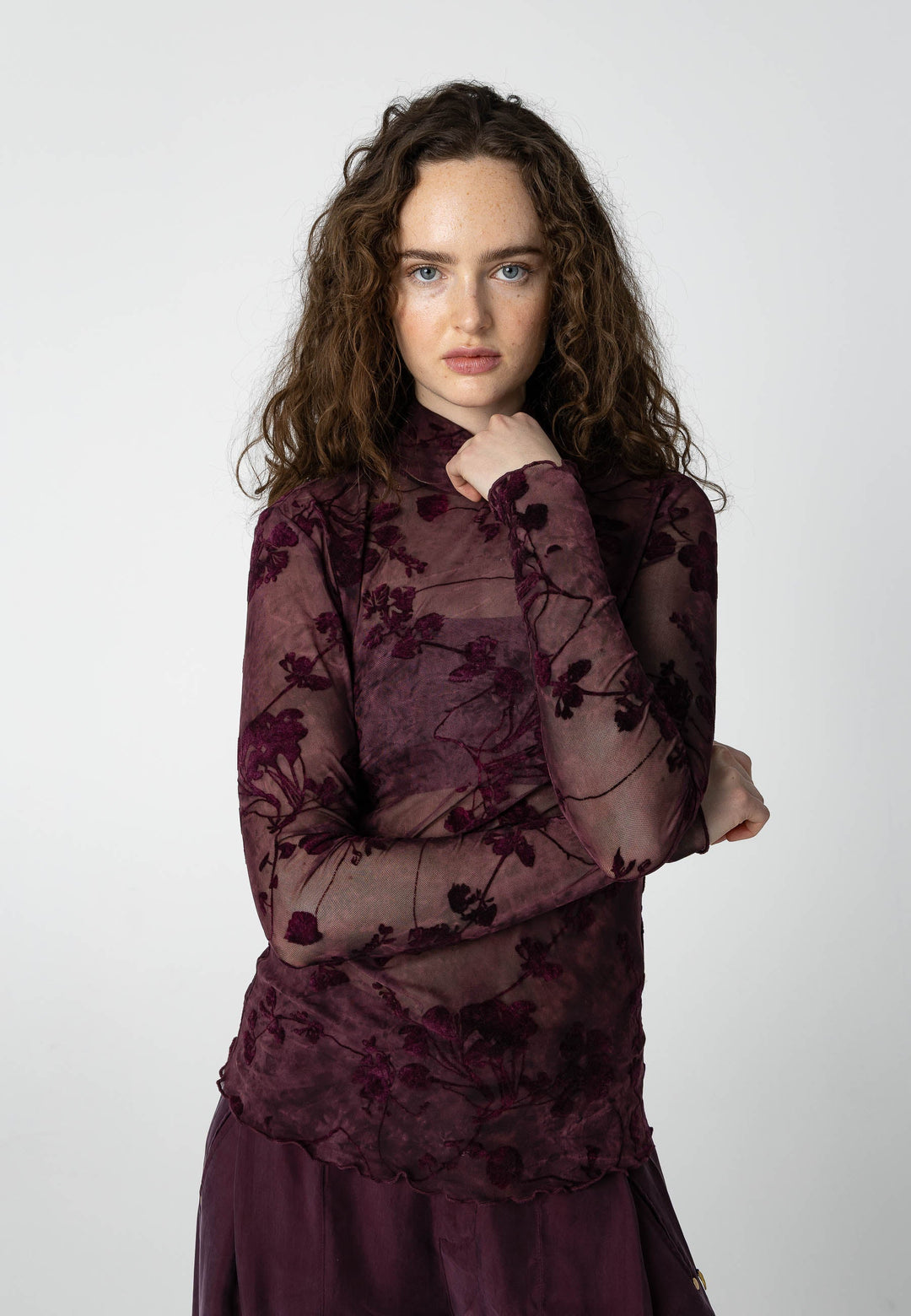 Eve Mesh Turtleneck Bordeaux Flower