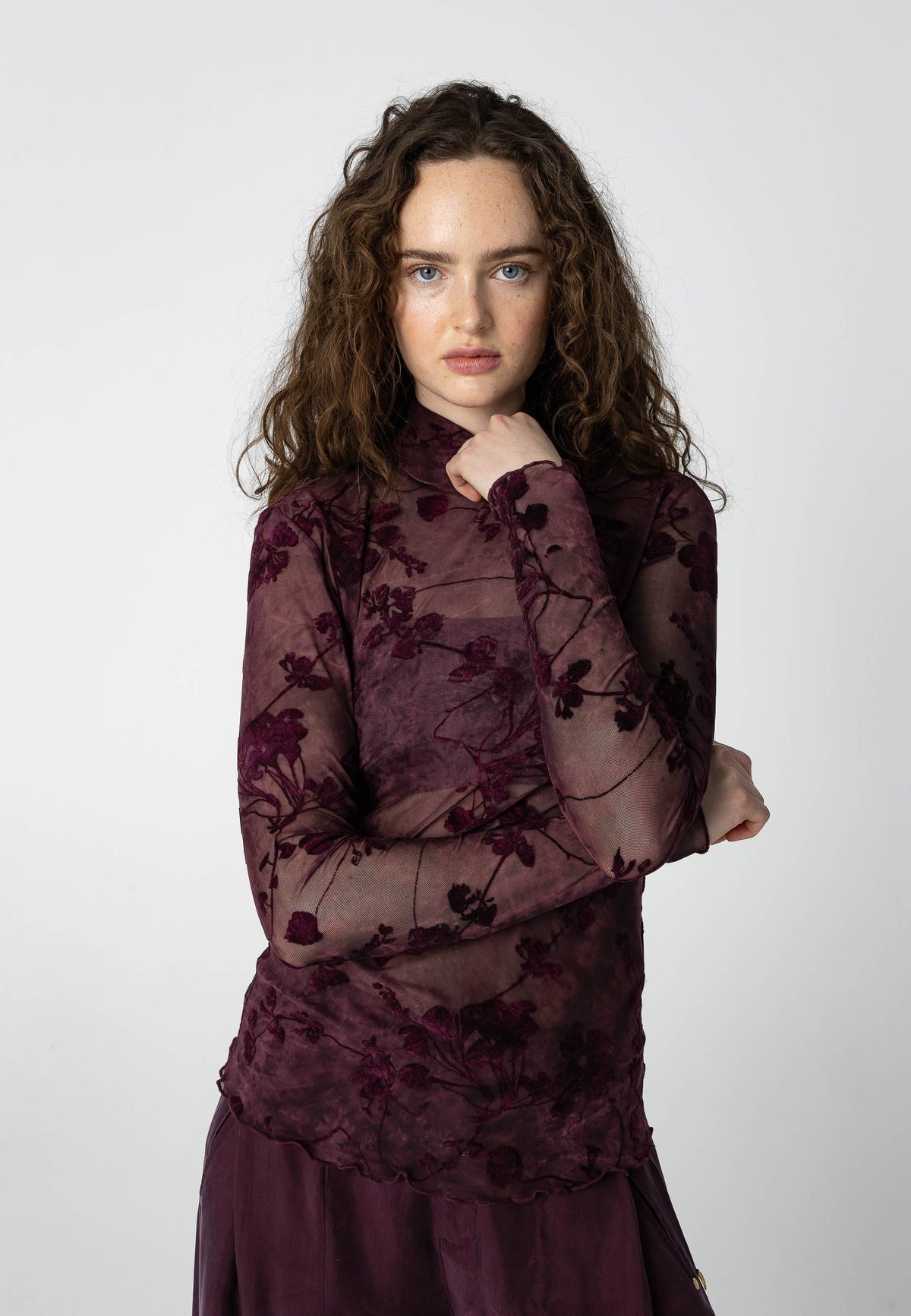 Eve Mesh Turtleneck Bordeaux Flower